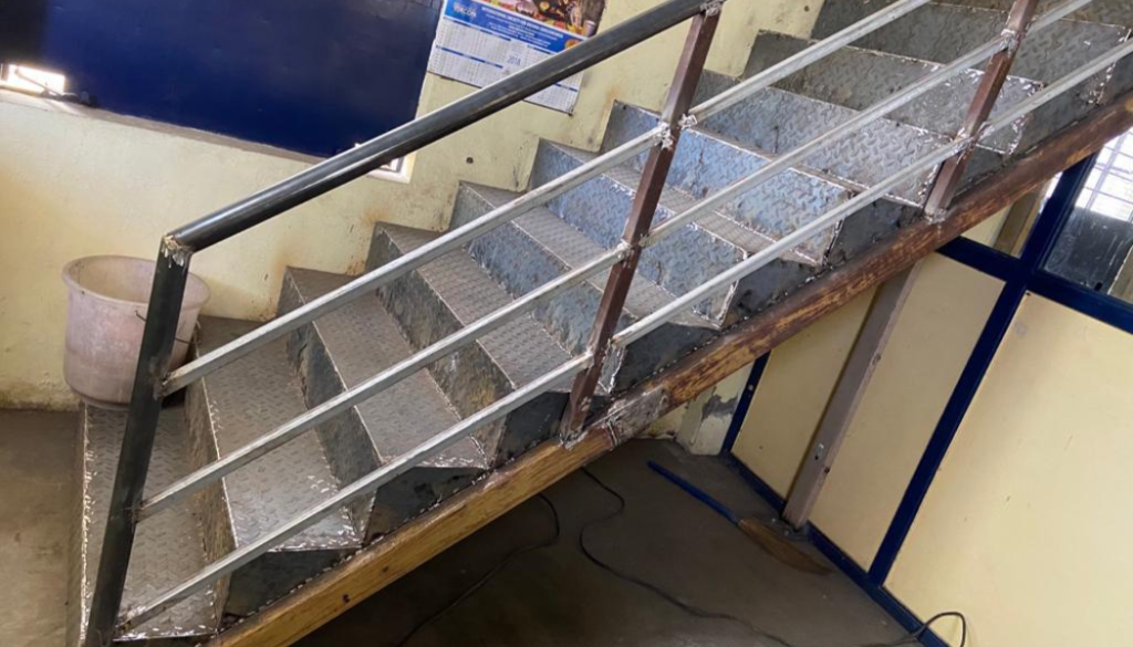 blue and white minimalist welding business card (11)